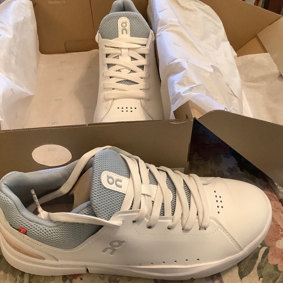 ON Cloud Roger’s Advantage 2 Women Sneakers - Picture 5 of 7